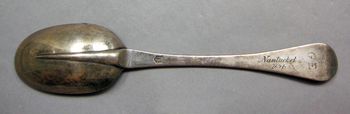 1962.0240.1077 Silver spoon underside