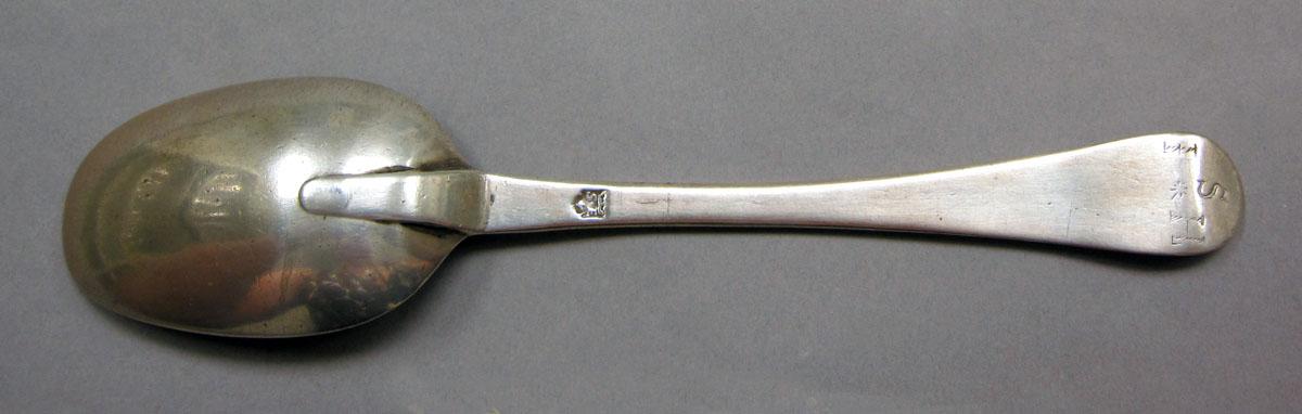 1962.0240.1081 Silver spoon underside