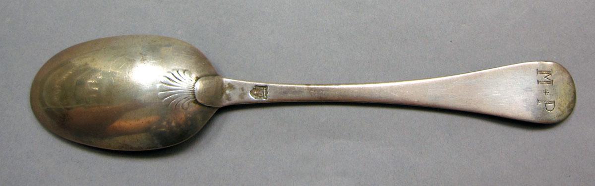 1962.0240.1083 Silver spoon underside