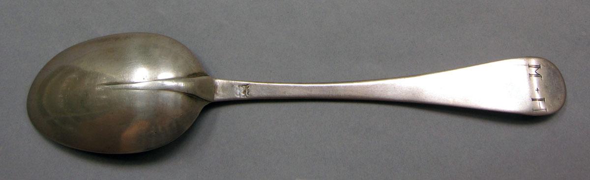 1962.0240.1085 Silver spoon underside