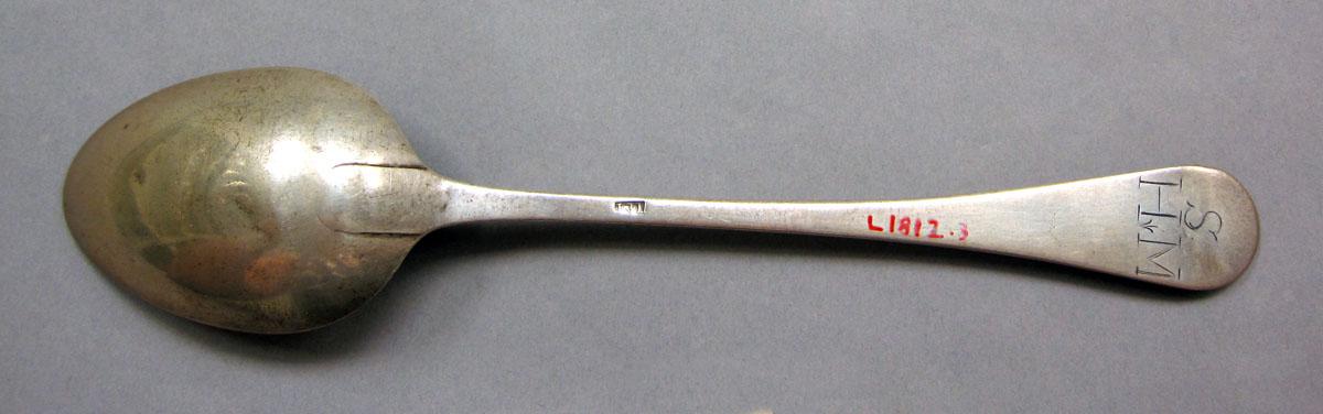 1962.0240.1087 Silver spoon underside