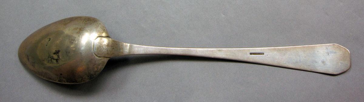 1962.0240.1105 Silver spoon underside