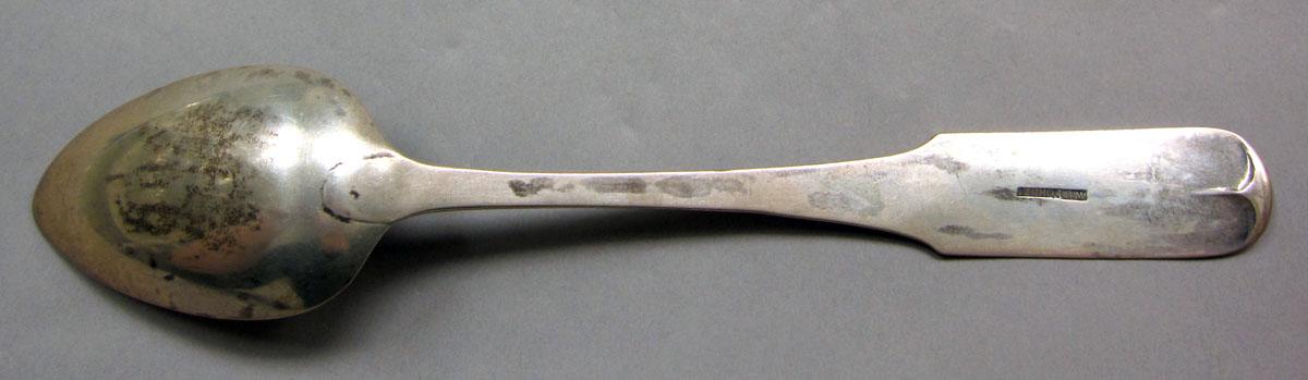 1962.0240.1116 Silver spoon underside