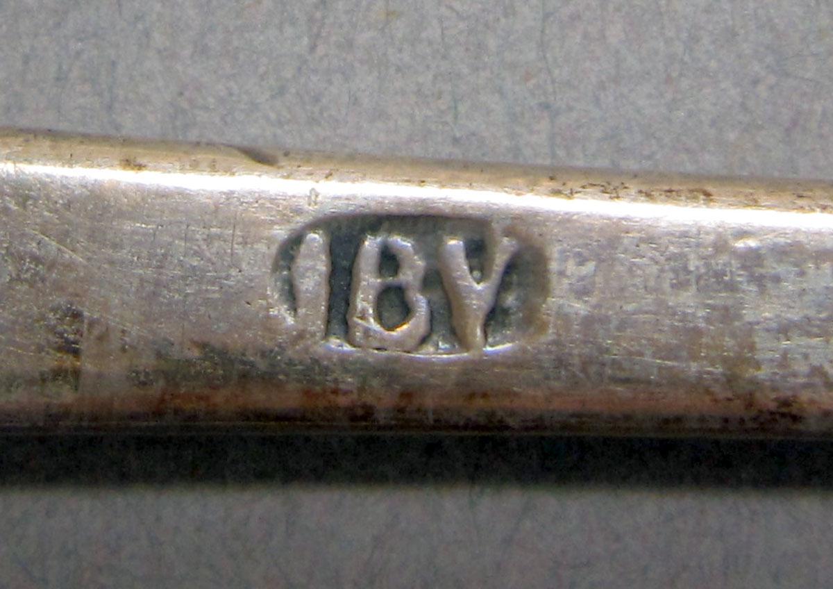 1962.0240.114 teaspoon mark