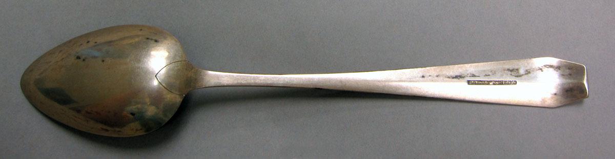 1962.0240.1184 Silver spoon underside