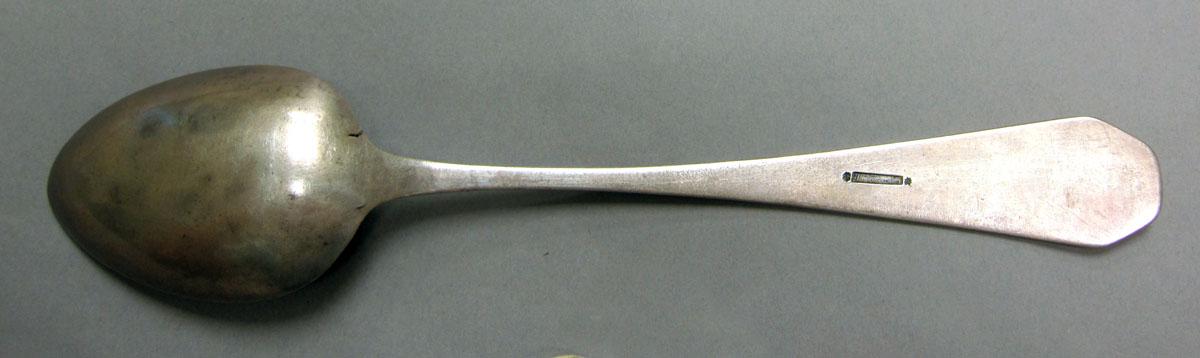 1962.0240.1185 Silver spoon underside