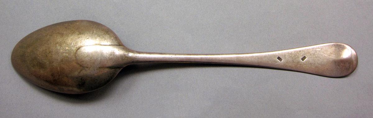 1962.0240.1240 Silver spoon underside