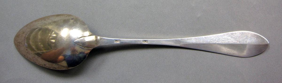 1962.0240.1280 Silver spoon underside