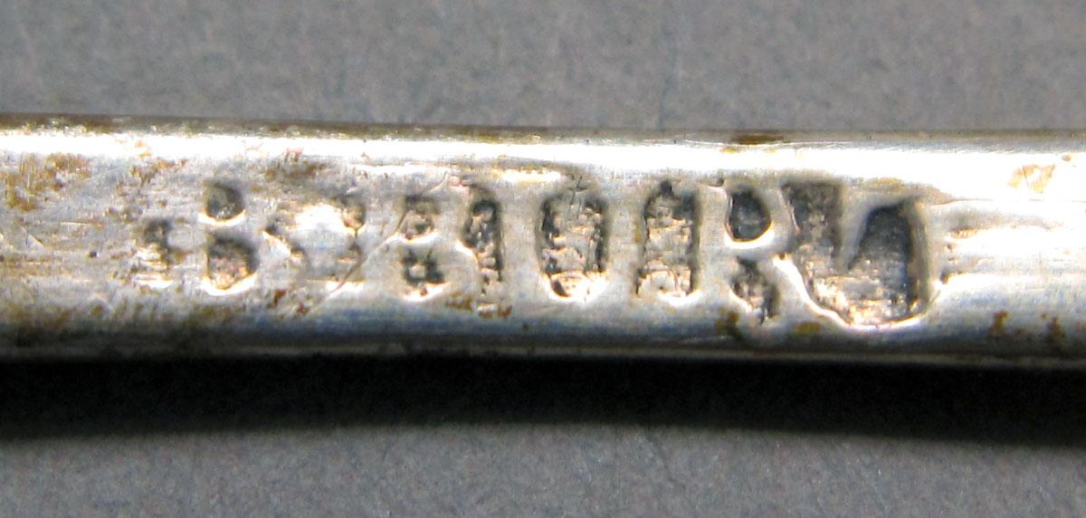 1962.0240.131 teaspoon mark