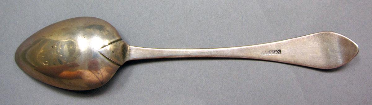1962.0240.1337 Silver spoon underside