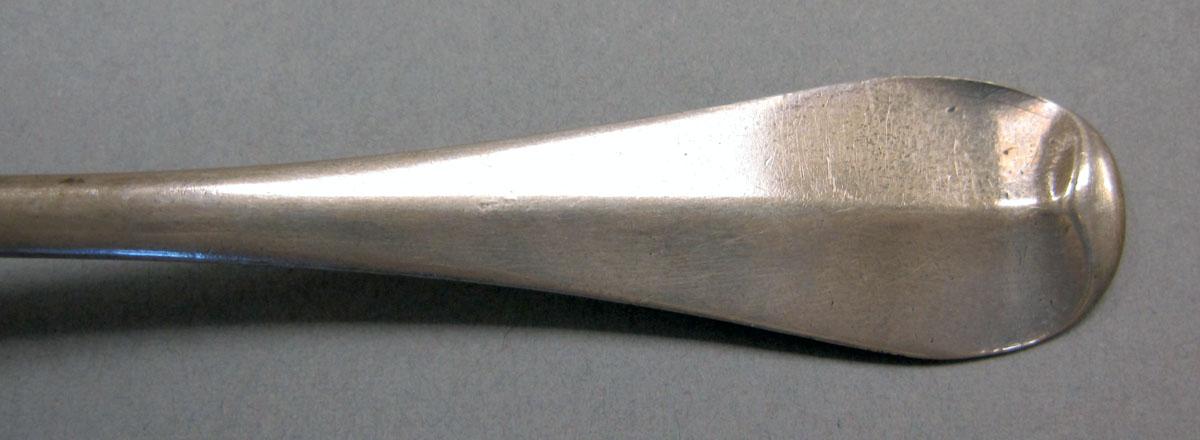 1962.0240.133 teaspoon handle upper surface