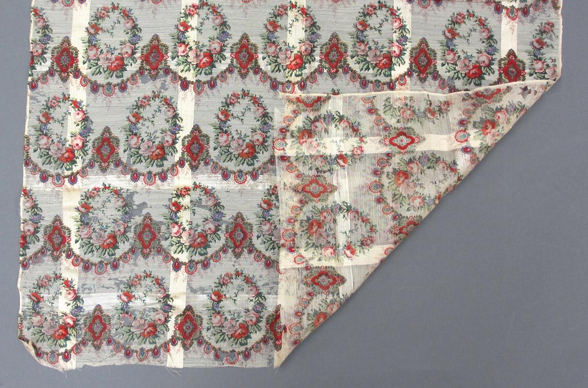 1955.0094.017 Marquisette partial folded corner
