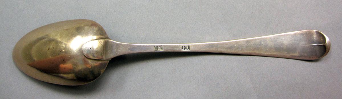1962.0240.1381 Silver spoon underside
