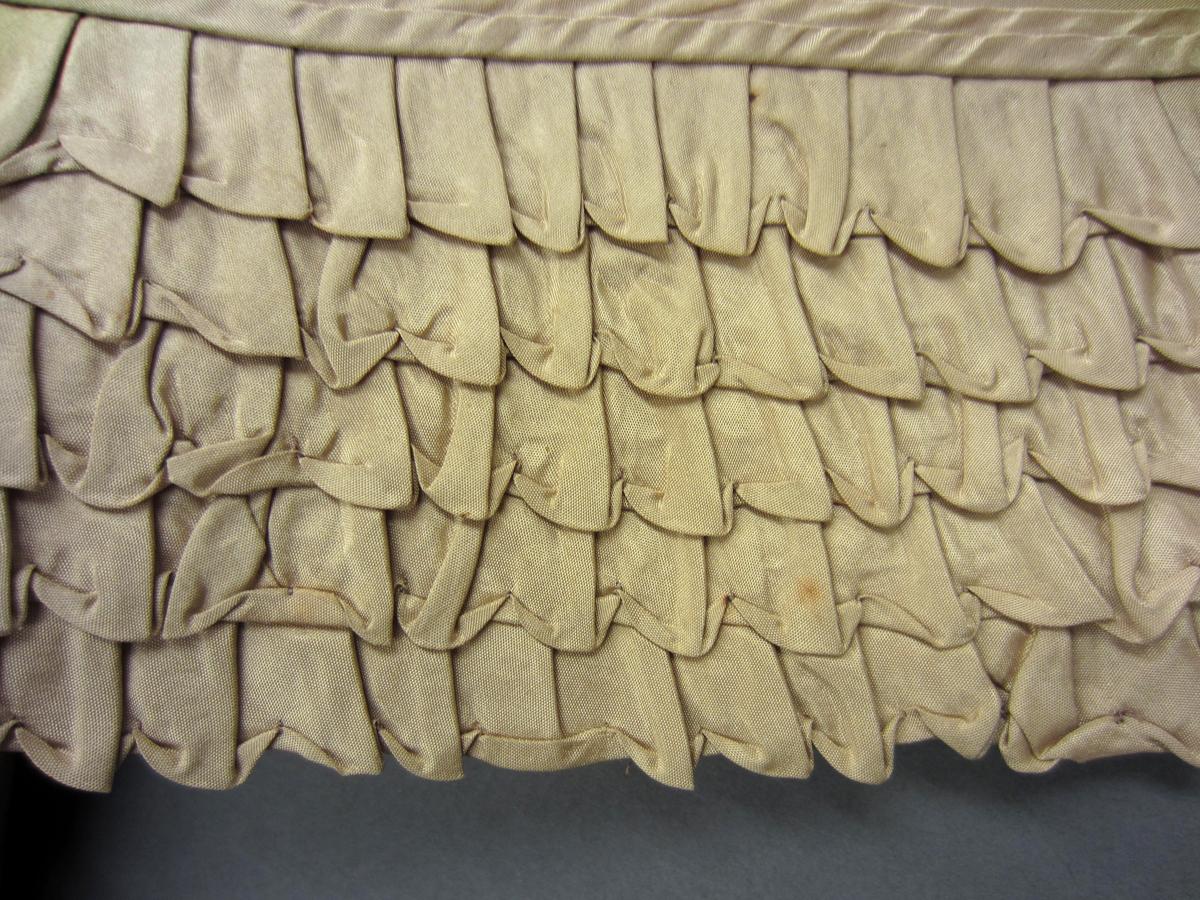 1955.0094.022 Stole, Detail