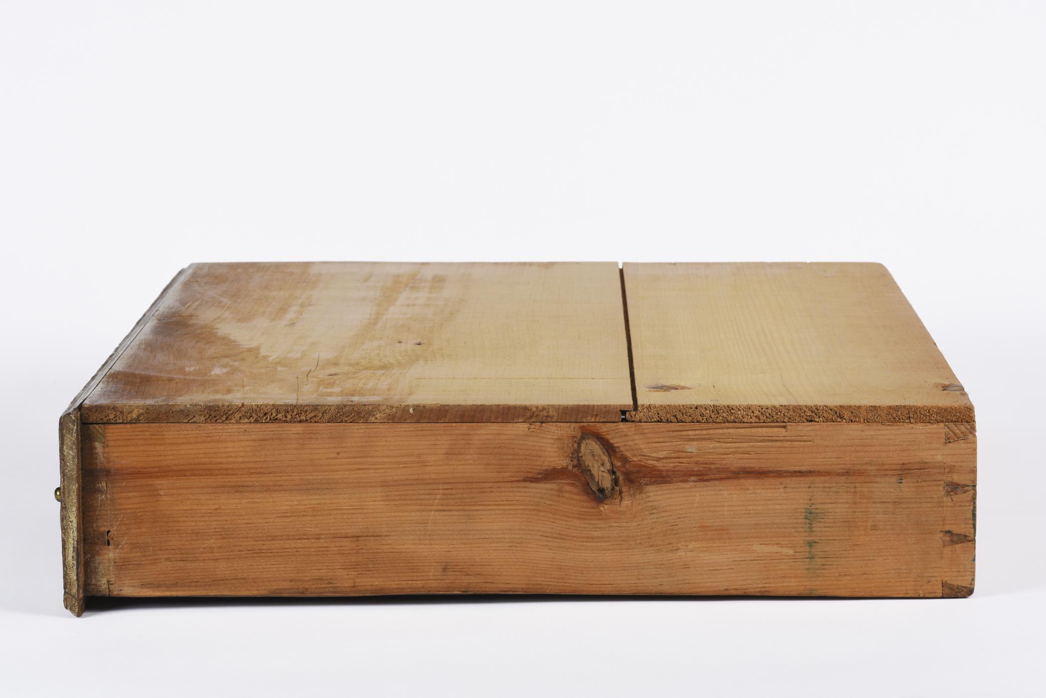 1955.0095.001 Chest, detail 11