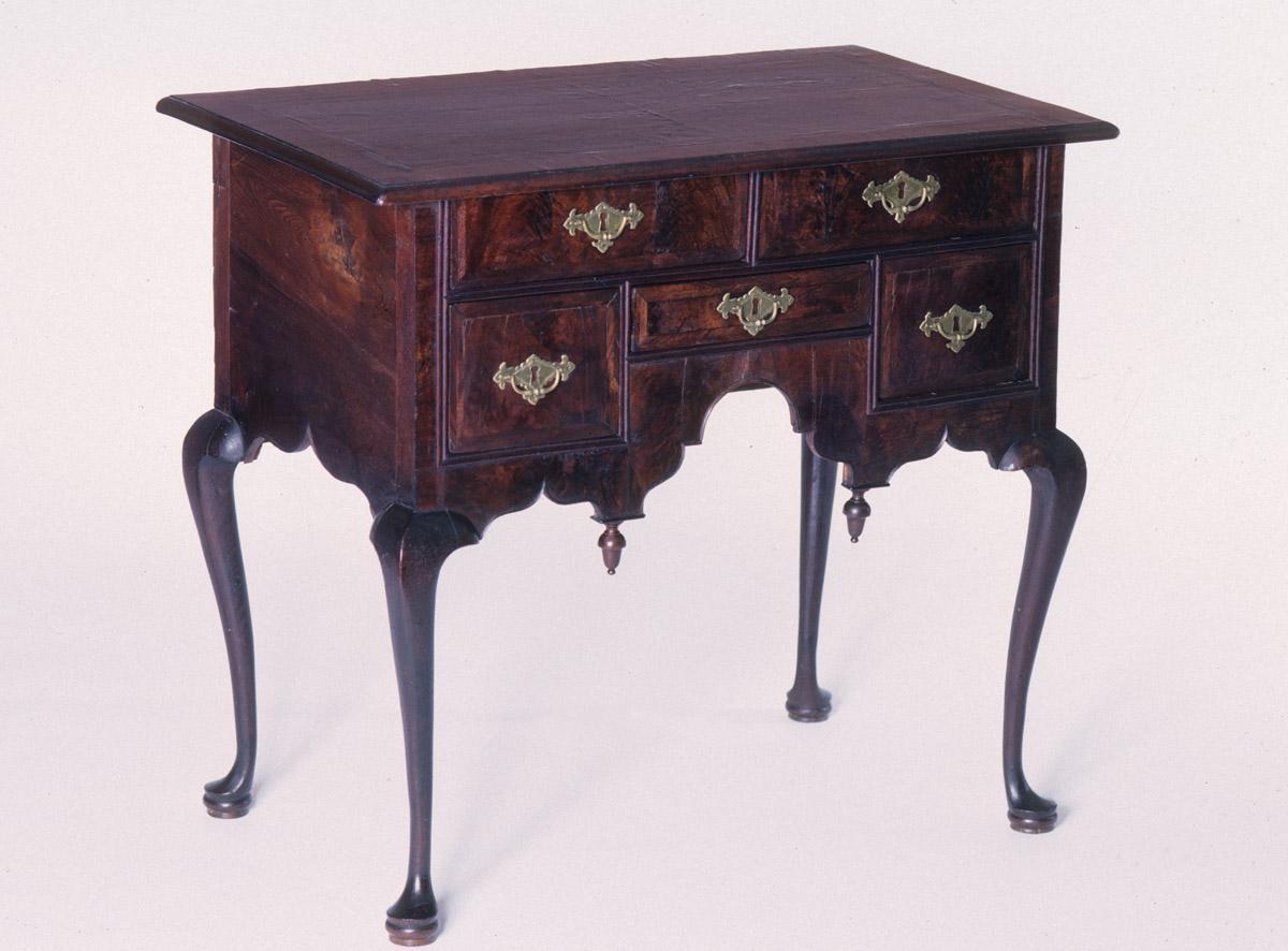 1955.0096.002 Table