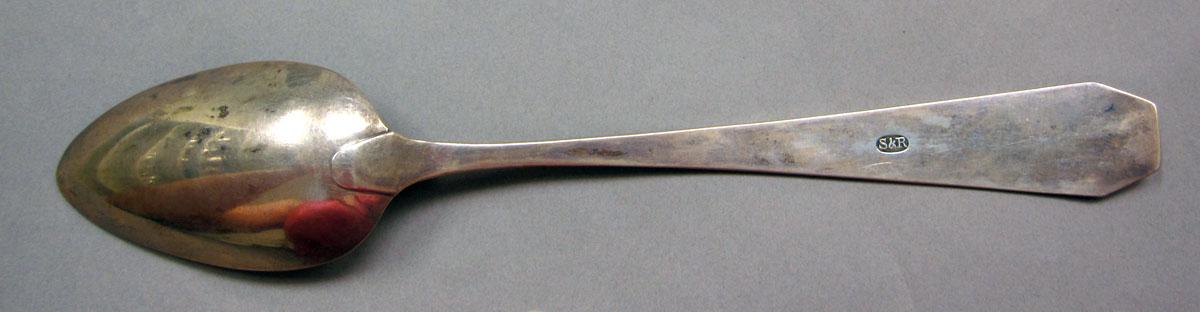 1962.0240.1430 Silver spoon underside