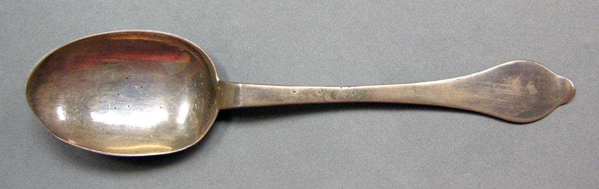 1962.0240.1432 Silver spoon upper surface