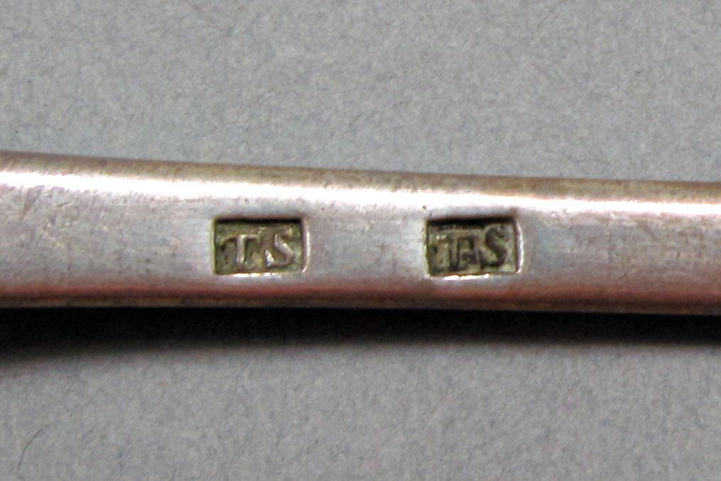 1962.0240.1454 Silver spoon mark
