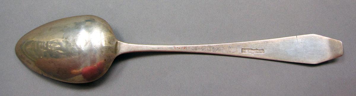 1962.0240.1465 Silver spoon underside