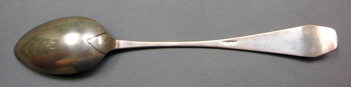 1962.0240.1473 Silver spoon underside
