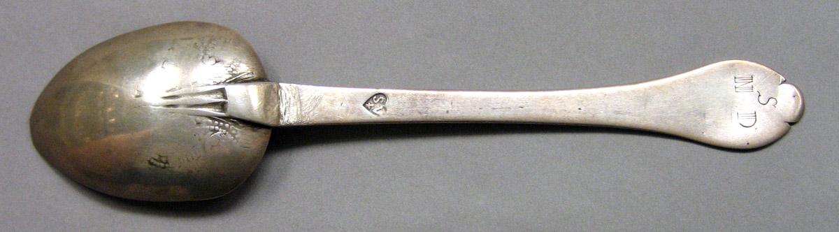 1962.0240.1529 Silver Spoon underside