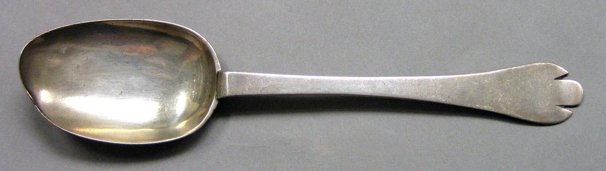 1962.0240.1552 Silver Spoon upper surface