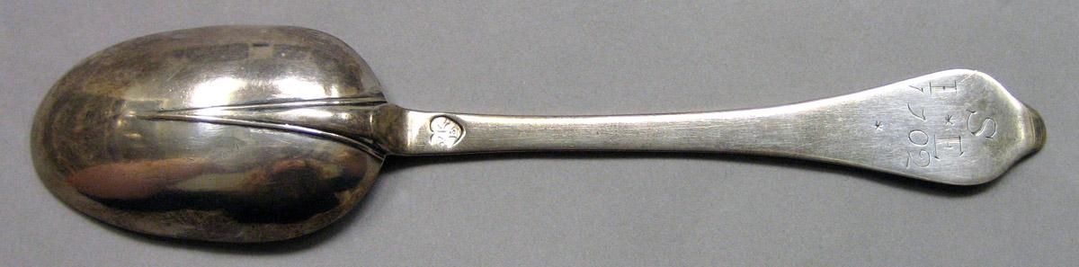 1962.0240.1558 Silver Spoon underside