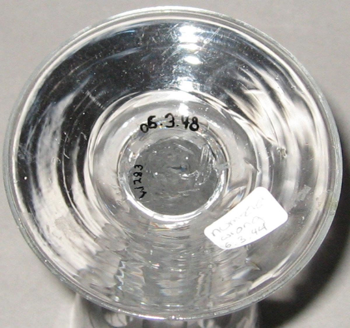 2006.0003.044 Glass wine glass (underside)