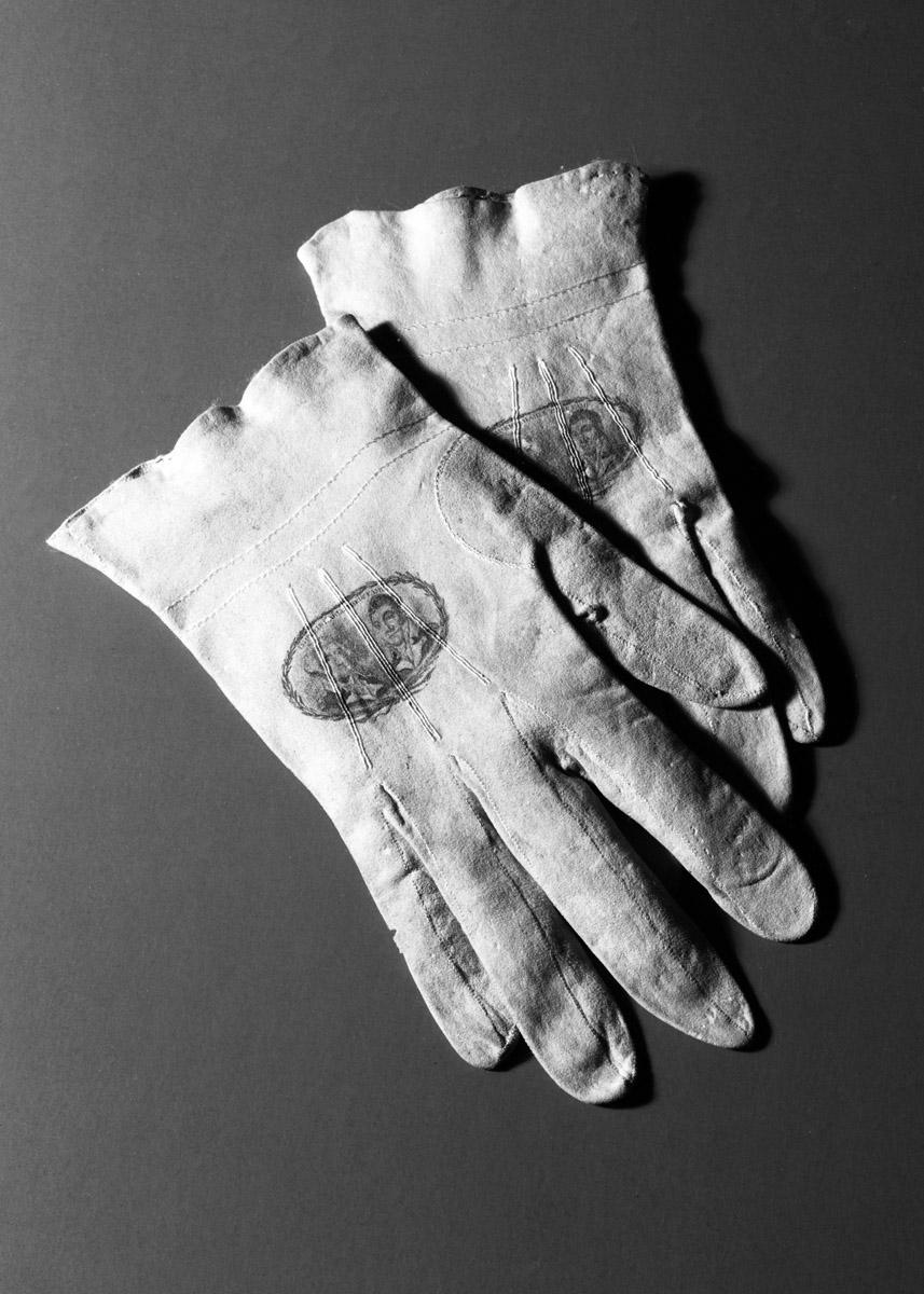 1955.0103.003, .004 Gloves