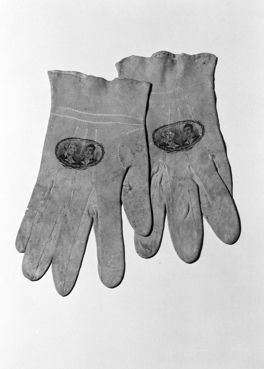 1955.0103.004, .003 Gloves