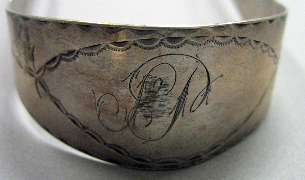 1962.0240.1636 Silver Tongs engraving