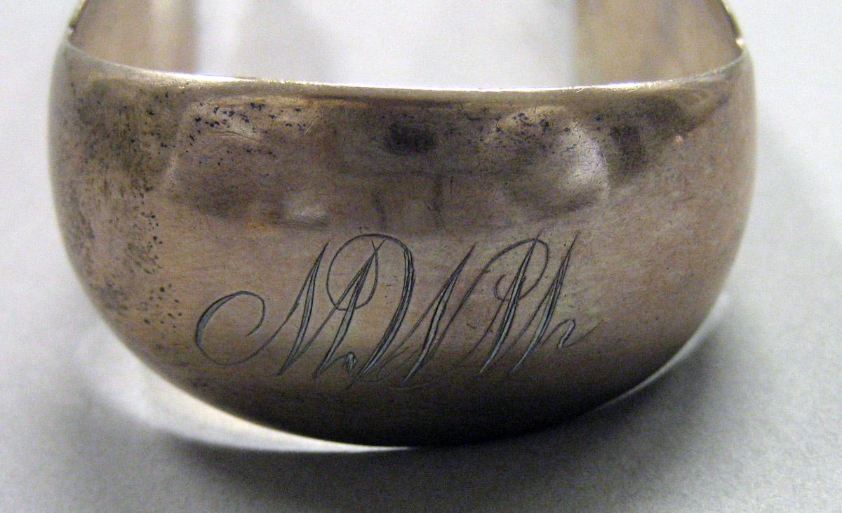 1962.0240.1637 Silver Tongs engraving