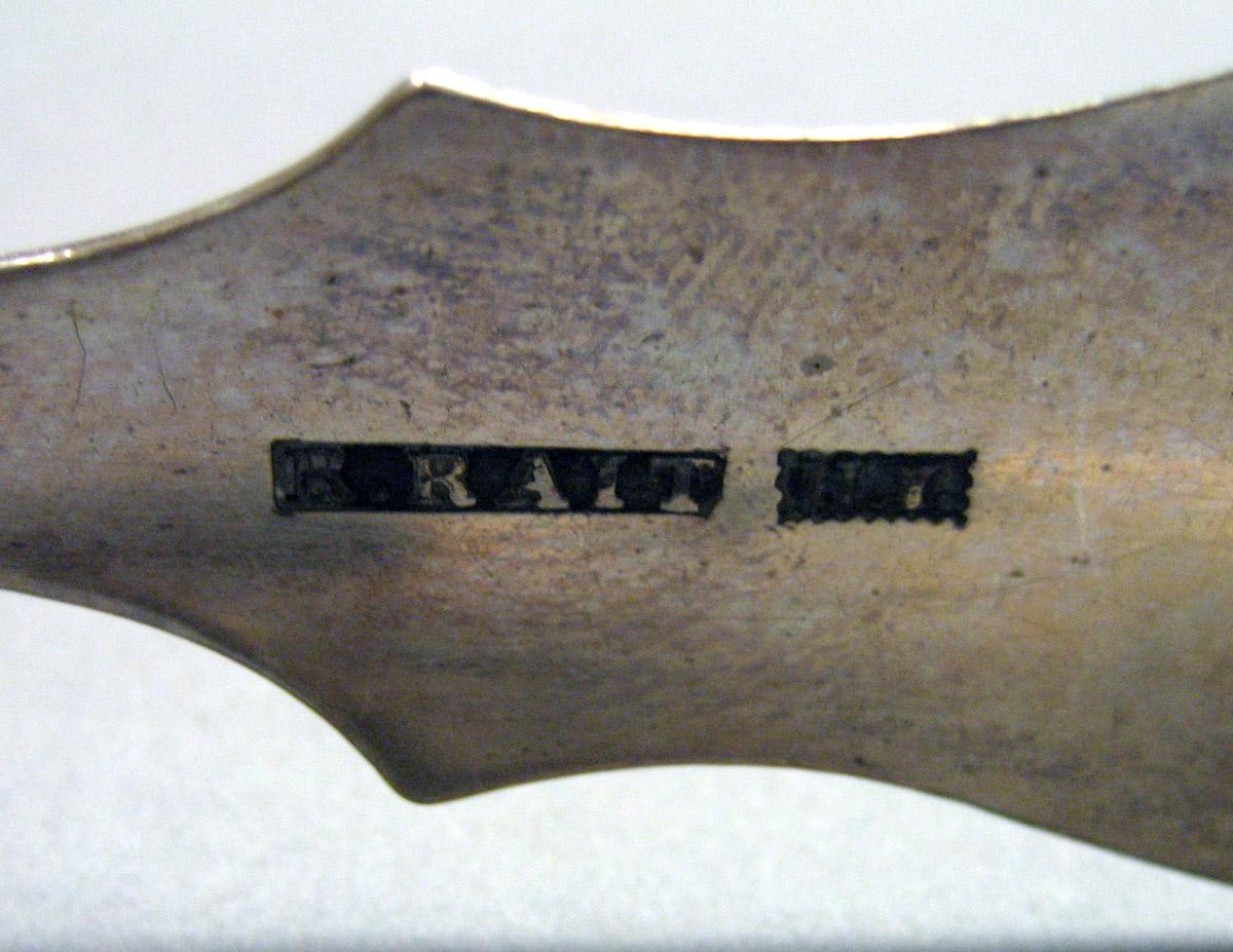 1962.0240.1637 Silver Tongs mark 1
