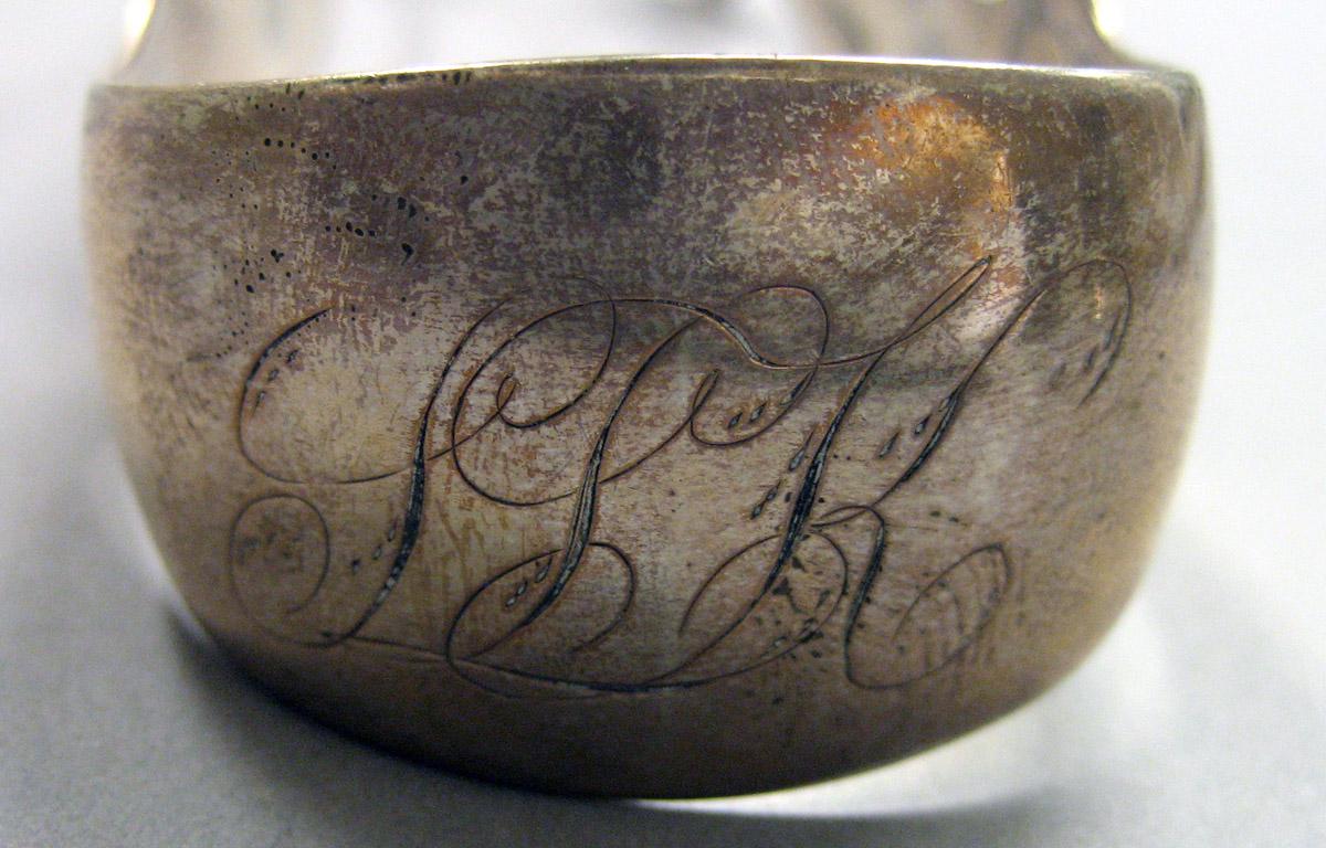 1962.0240.1638 Silver Tongs engraving