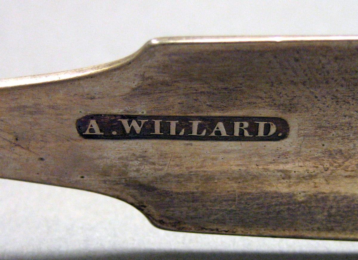 1962.0240.1640 Silver Tongs mark 2