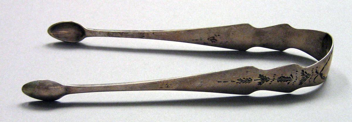 1962.0240.1644 Silver Tongs view 2