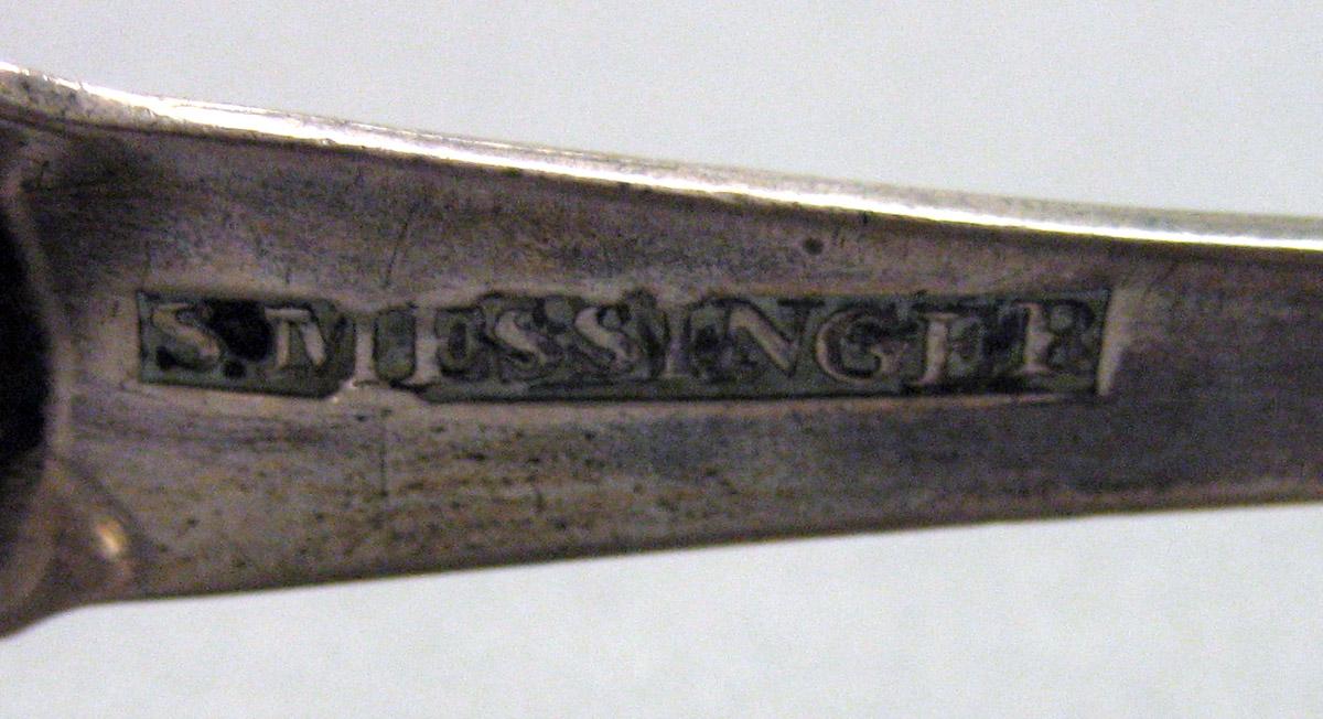 1962.0240.1650 Silver Tongs mark 1