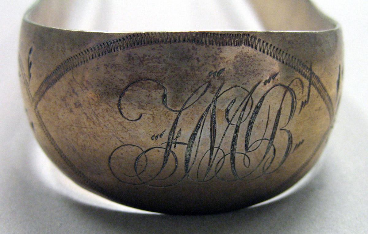 1962.0240.1651 Silver Tongs engraving