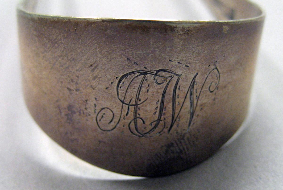 1962.0240.1652 Silver Tongs engraving