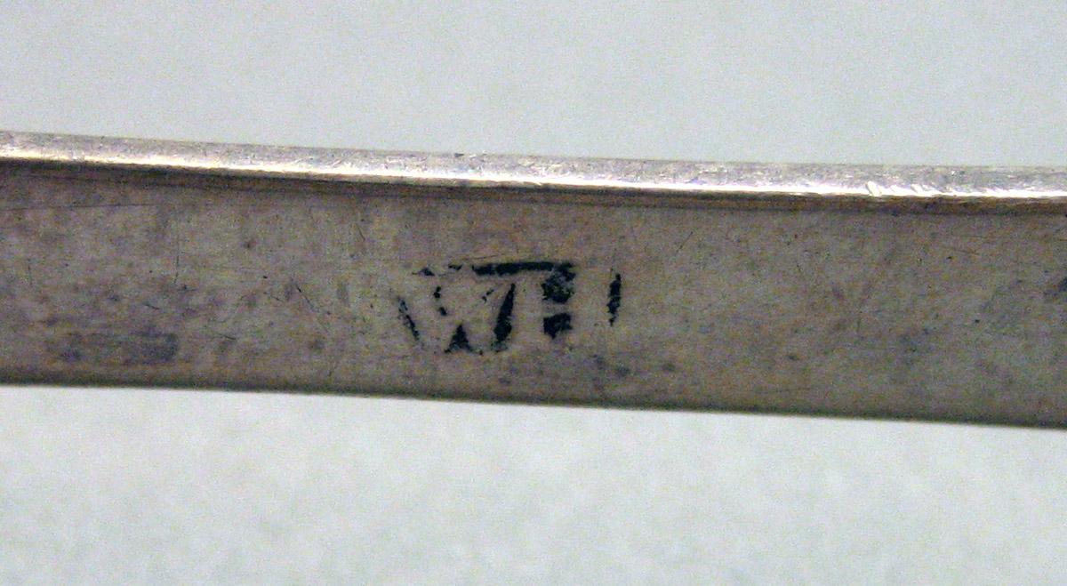 1962.0240.1654 Silver Tongs mark