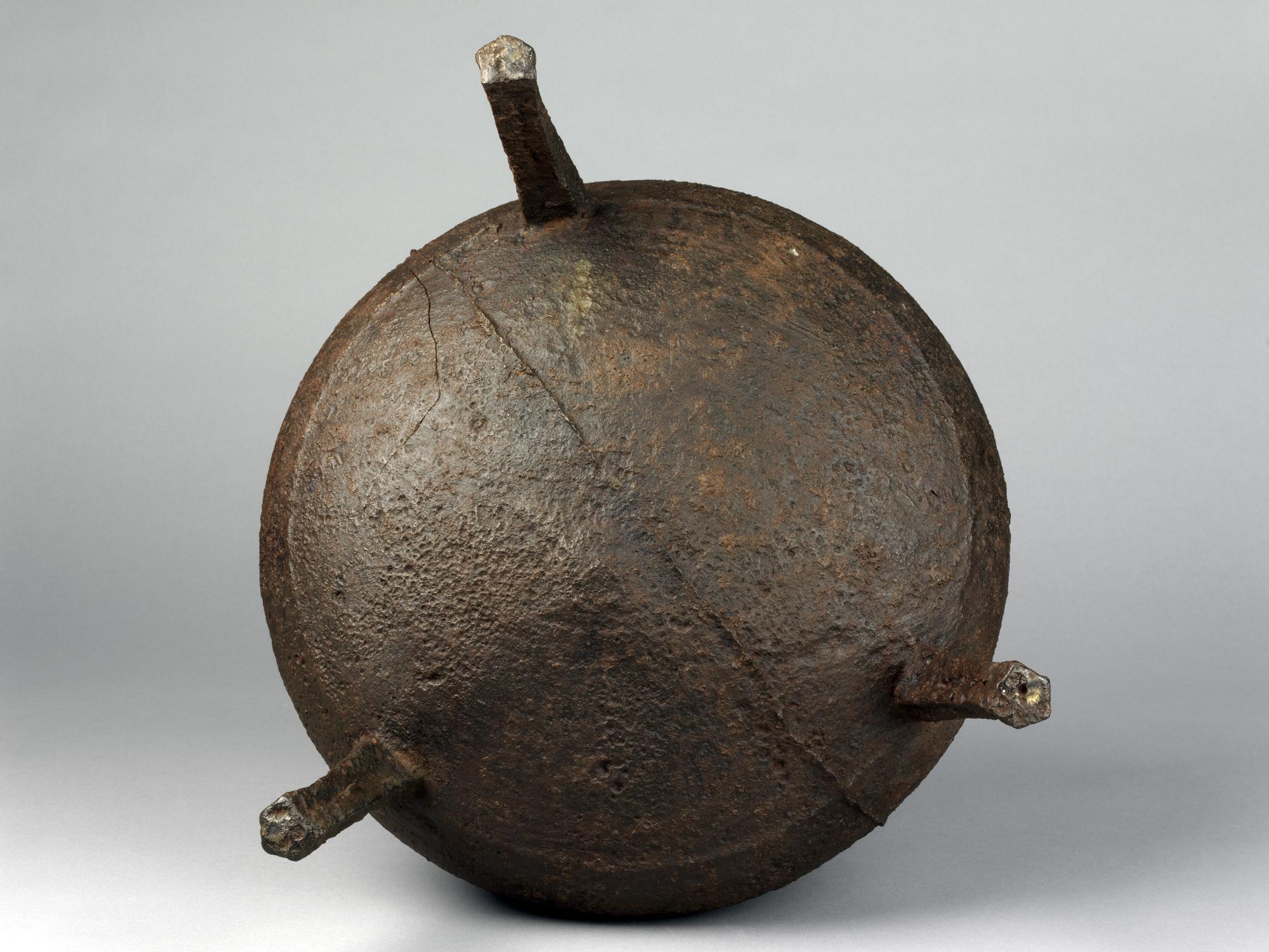 1955.0103.008 Pot, Cauldron (underside)