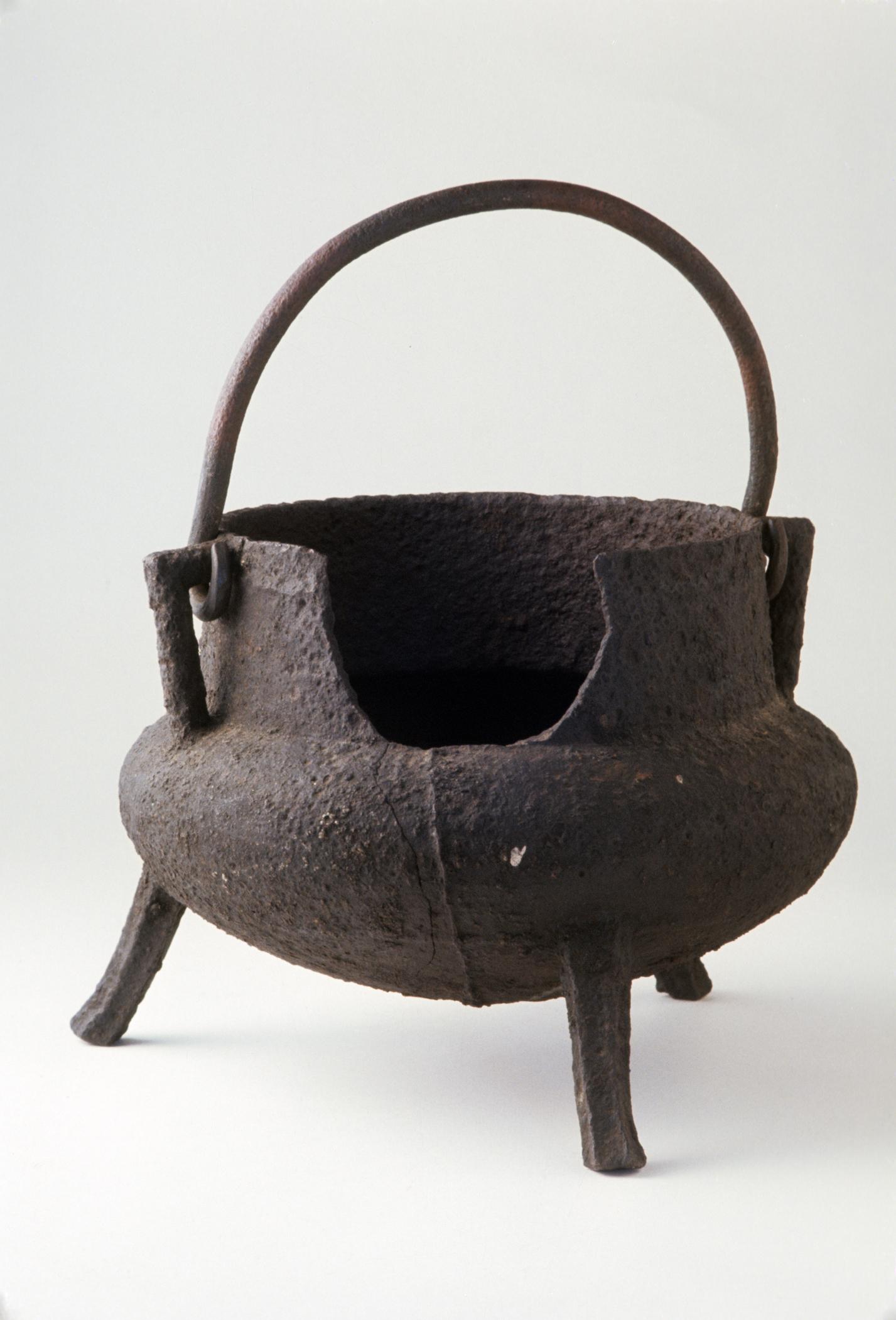 1955.0103.008 Cauldron, Caldron