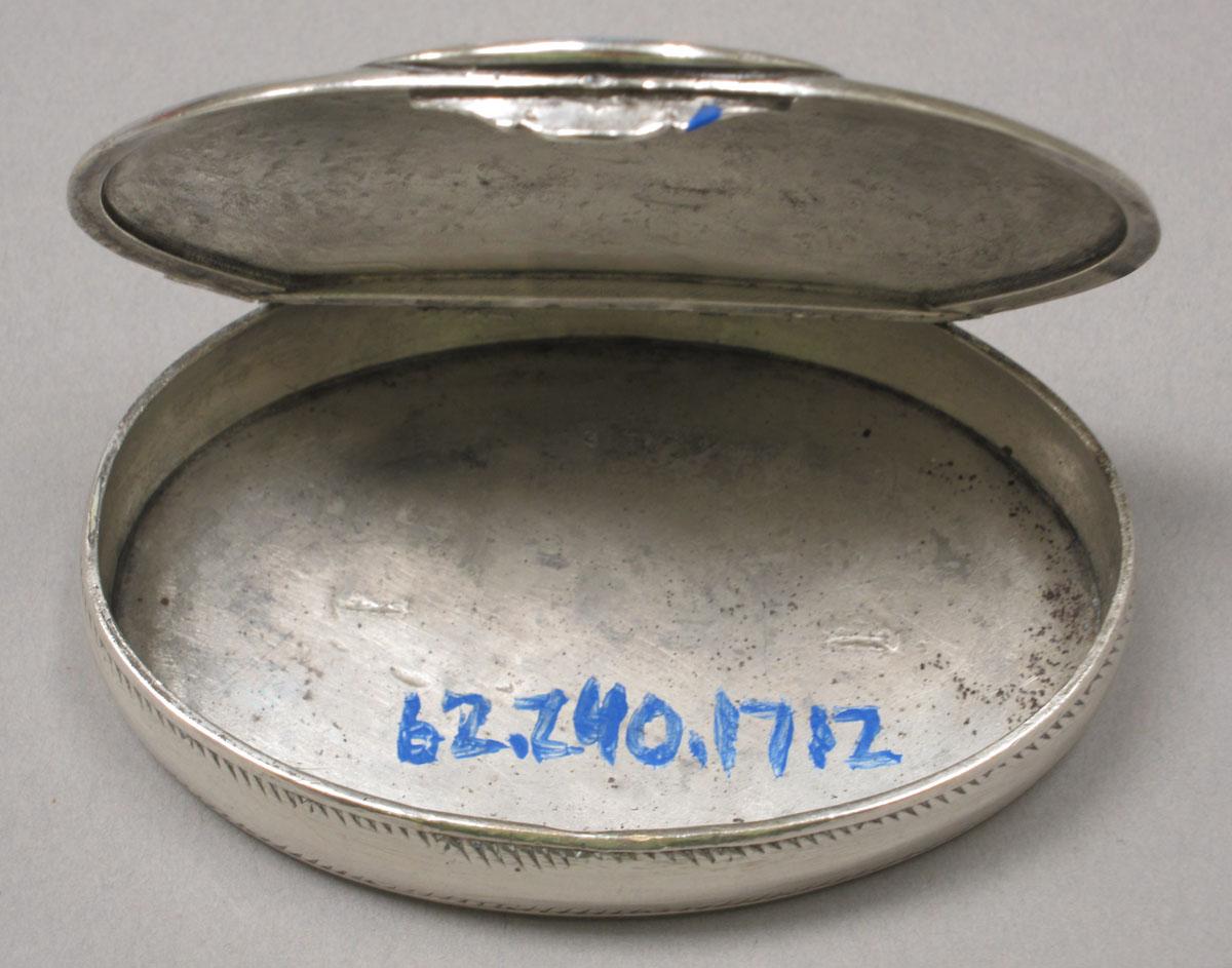 1962.0240.1712 Silver Box interior