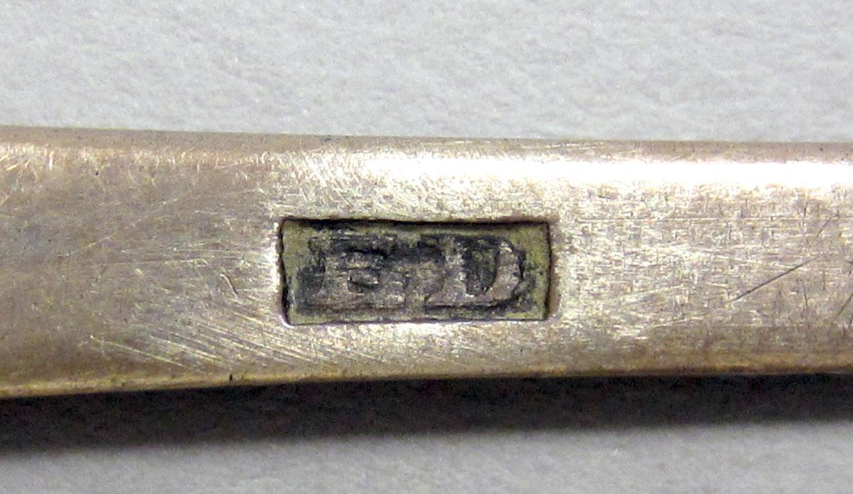 1962.0240.180 teaspoon mark