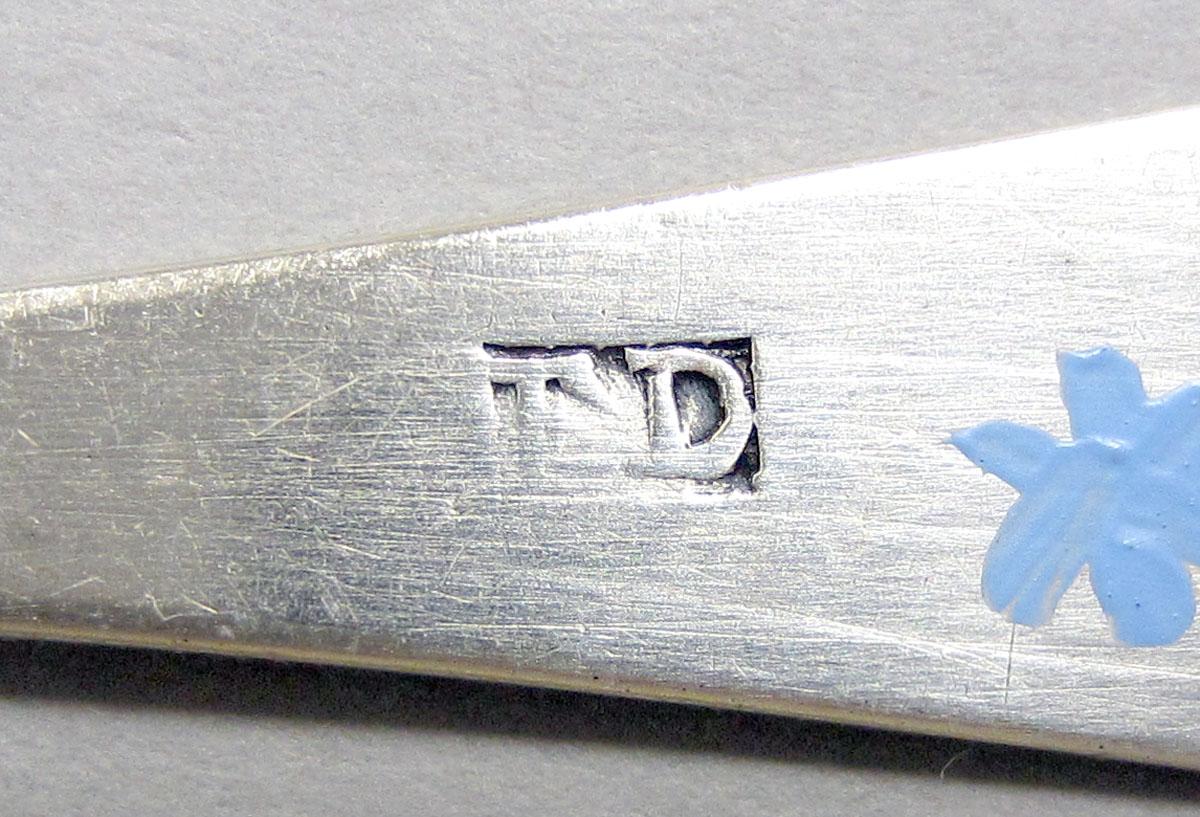 1962.0240.193 teaspoon mark
