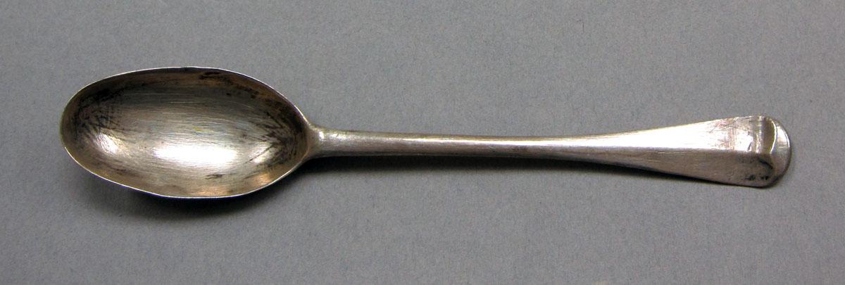 1962.0240.346 Silver spoon upper surface