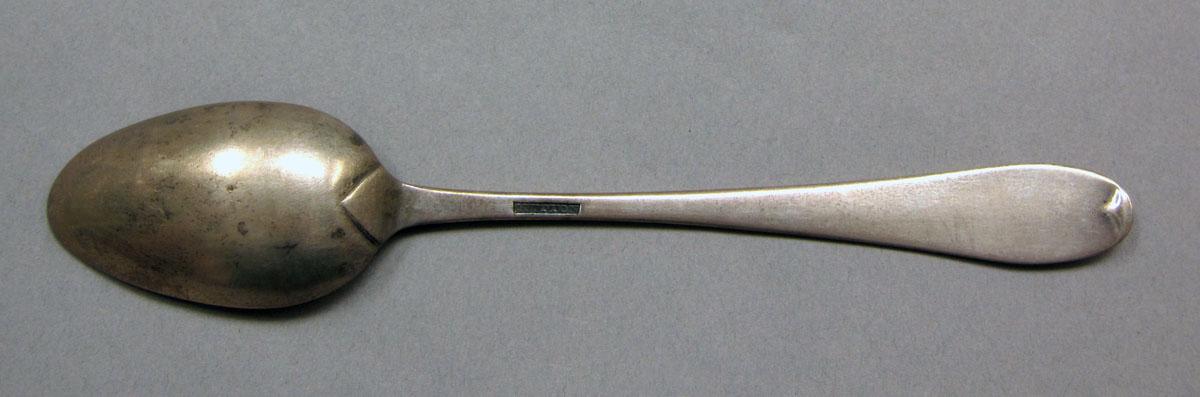 1962.0240.350 Silver spoon underside