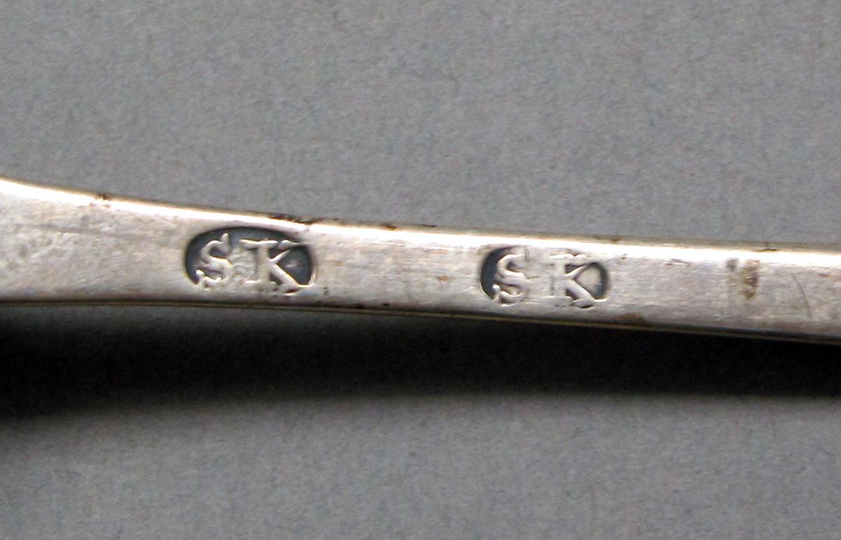 1962.0240.366 Silver spoon mark