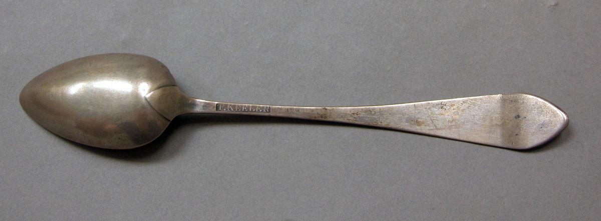 1962.0240.367 Silver spoon underside